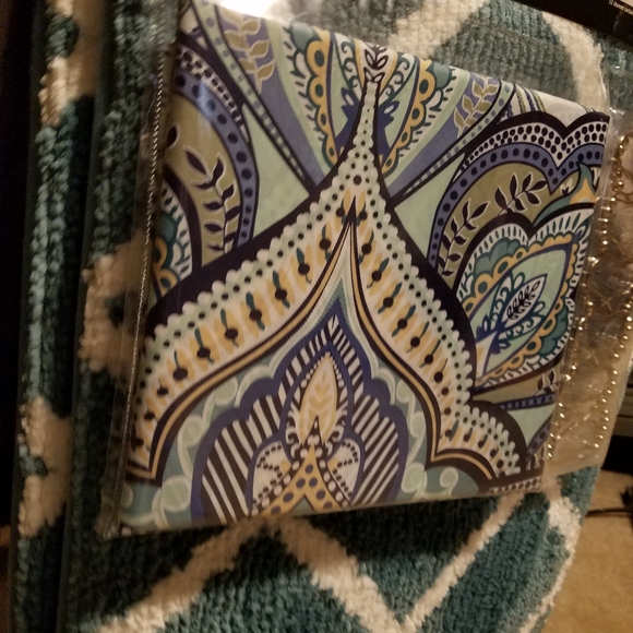 BATHROOM SET - Picture 4 of 4